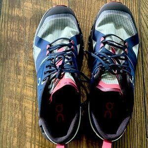 Women’s On Running  sz 9 Cloud X Shift
